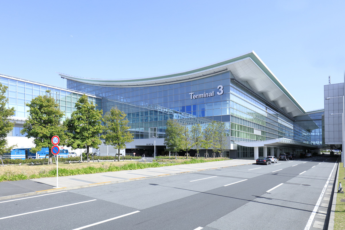KEIKYU AIRPORT LIMOUSINE stop is directly connected to the Terminal 3